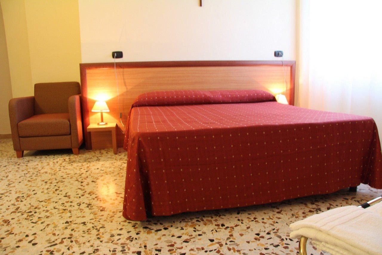 Hotel La Casa Del Pellegrino SantʼAnastasia Esterno foto