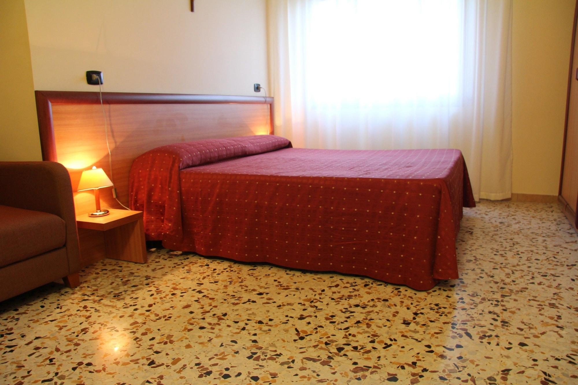 Hotel La Casa Del Pellegrino SantʼAnastasia Esterno foto