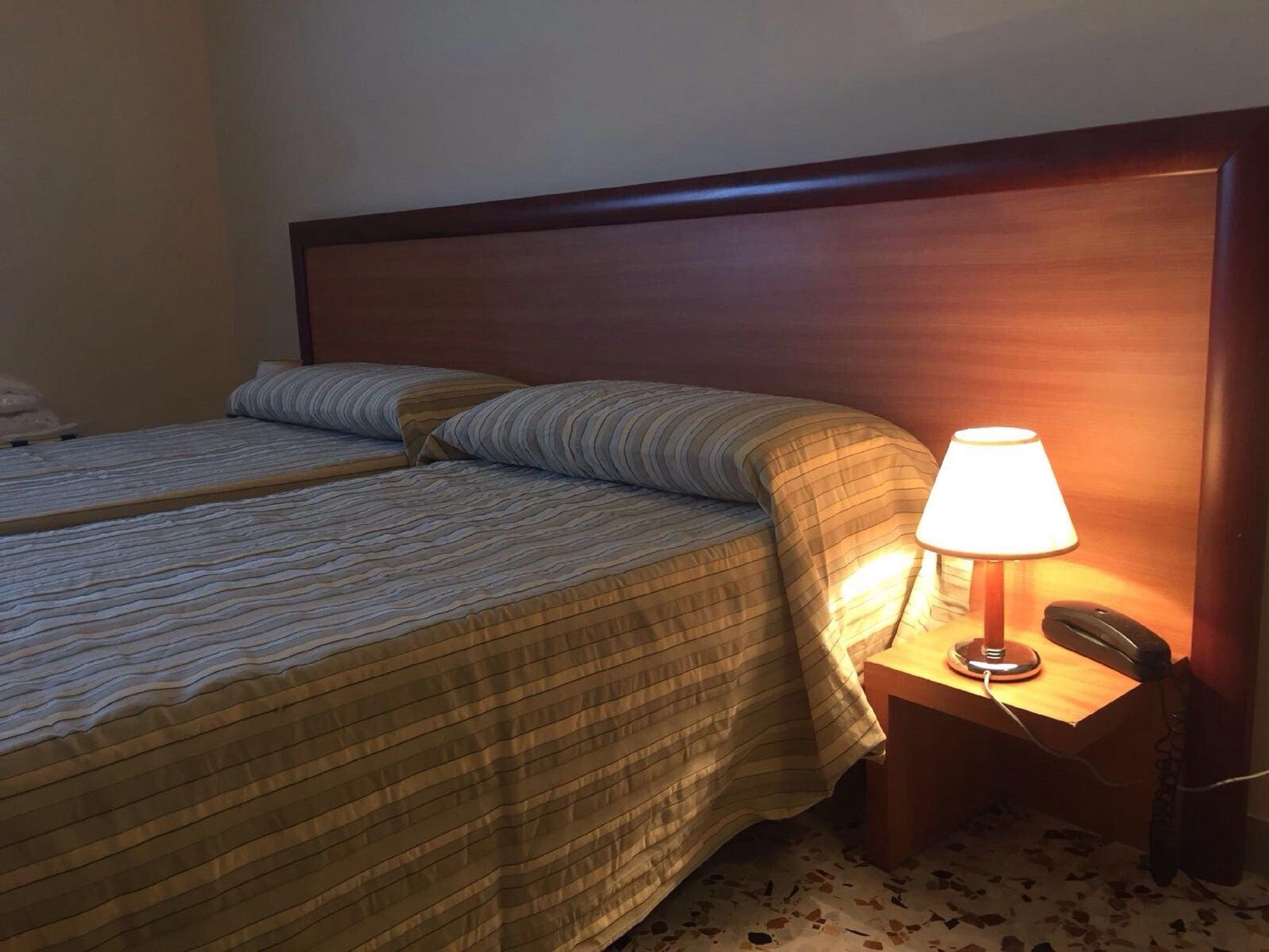 Hotel La Casa Del Pellegrino SantʼAnastasia Esterno foto