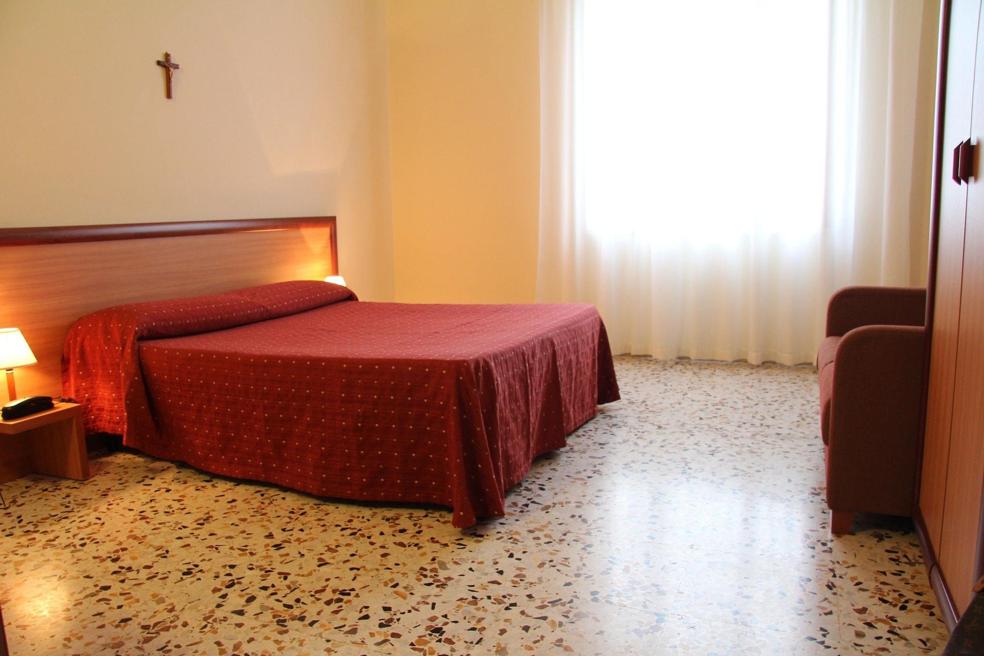 Hotel La Casa Del Pellegrino SantʼAnastasia Esterno foto