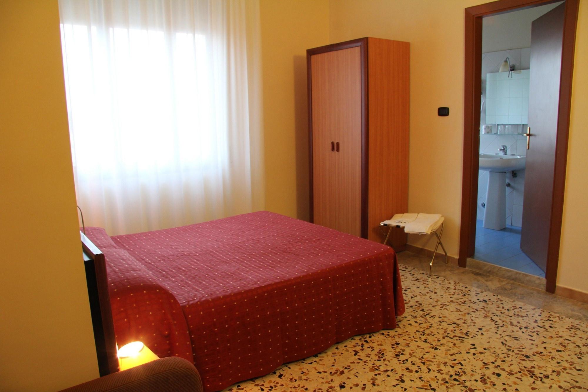 Hotel La Casa Del Pellegrino SantʼAnastasia Esterno foto