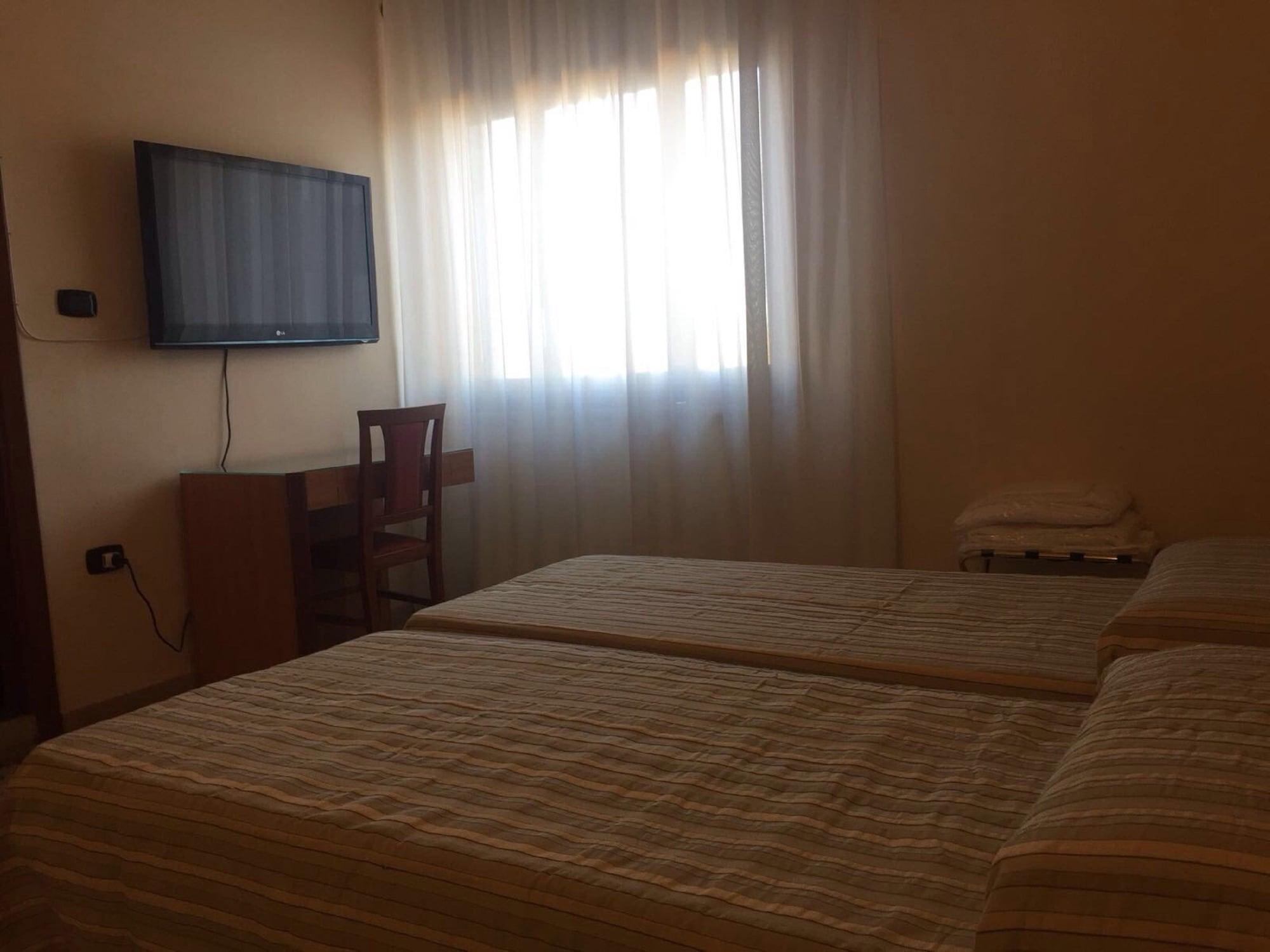 Hotel La Casa Del Pellegrino SantʼAnastasia Esterno foto