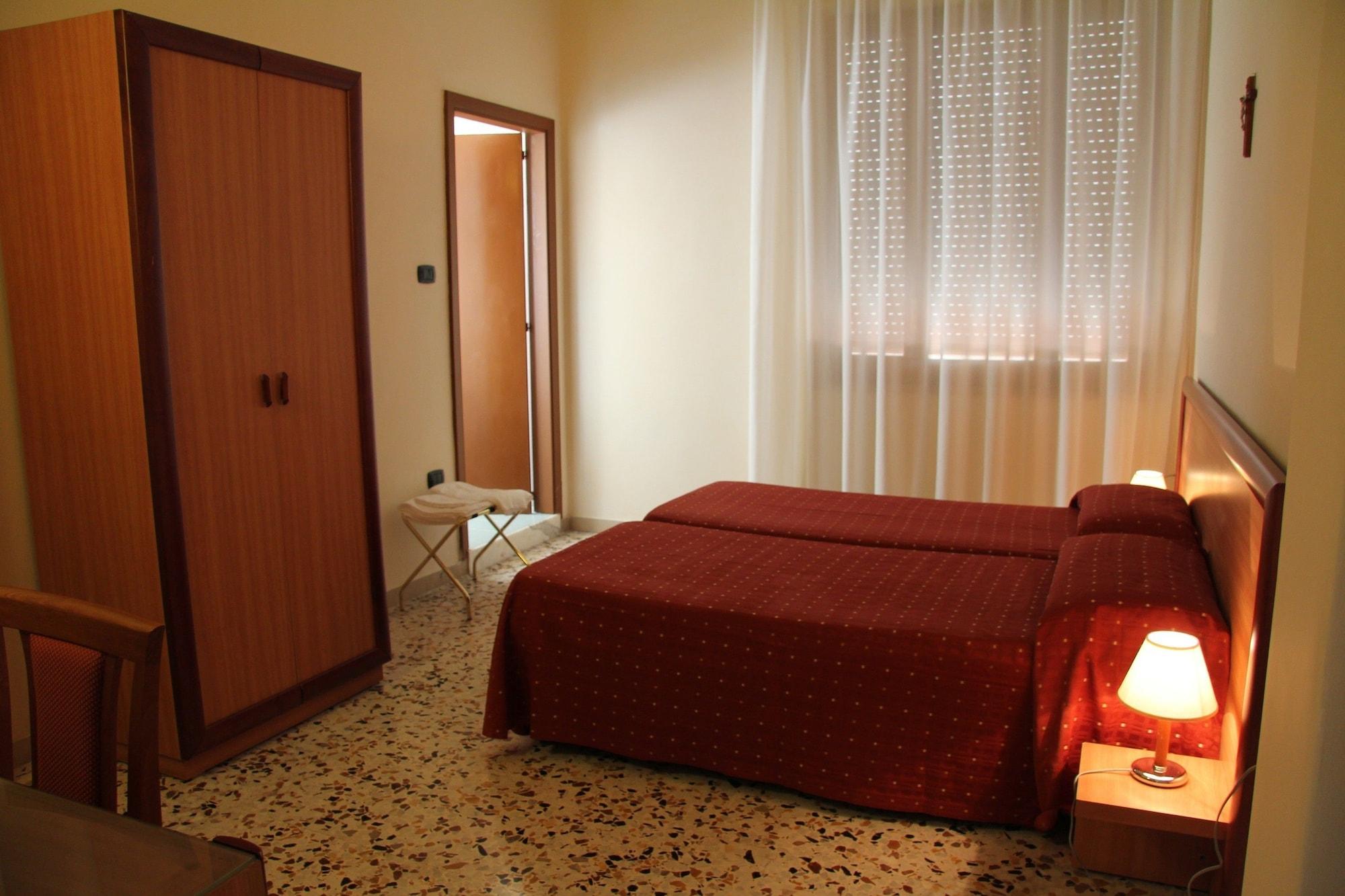 Hotel La Casa Del Pellegrino SantʼAnastasia Esterno foto