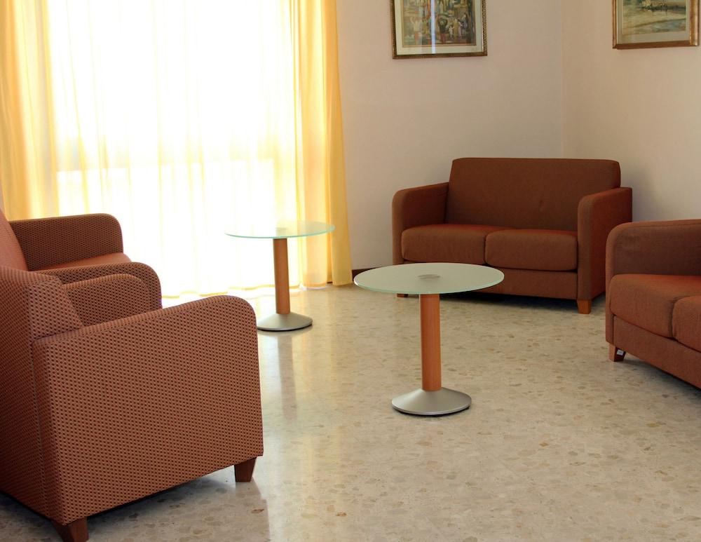Hotel La Casa Del Pellegrino SantʼAnastasia Esterno foto