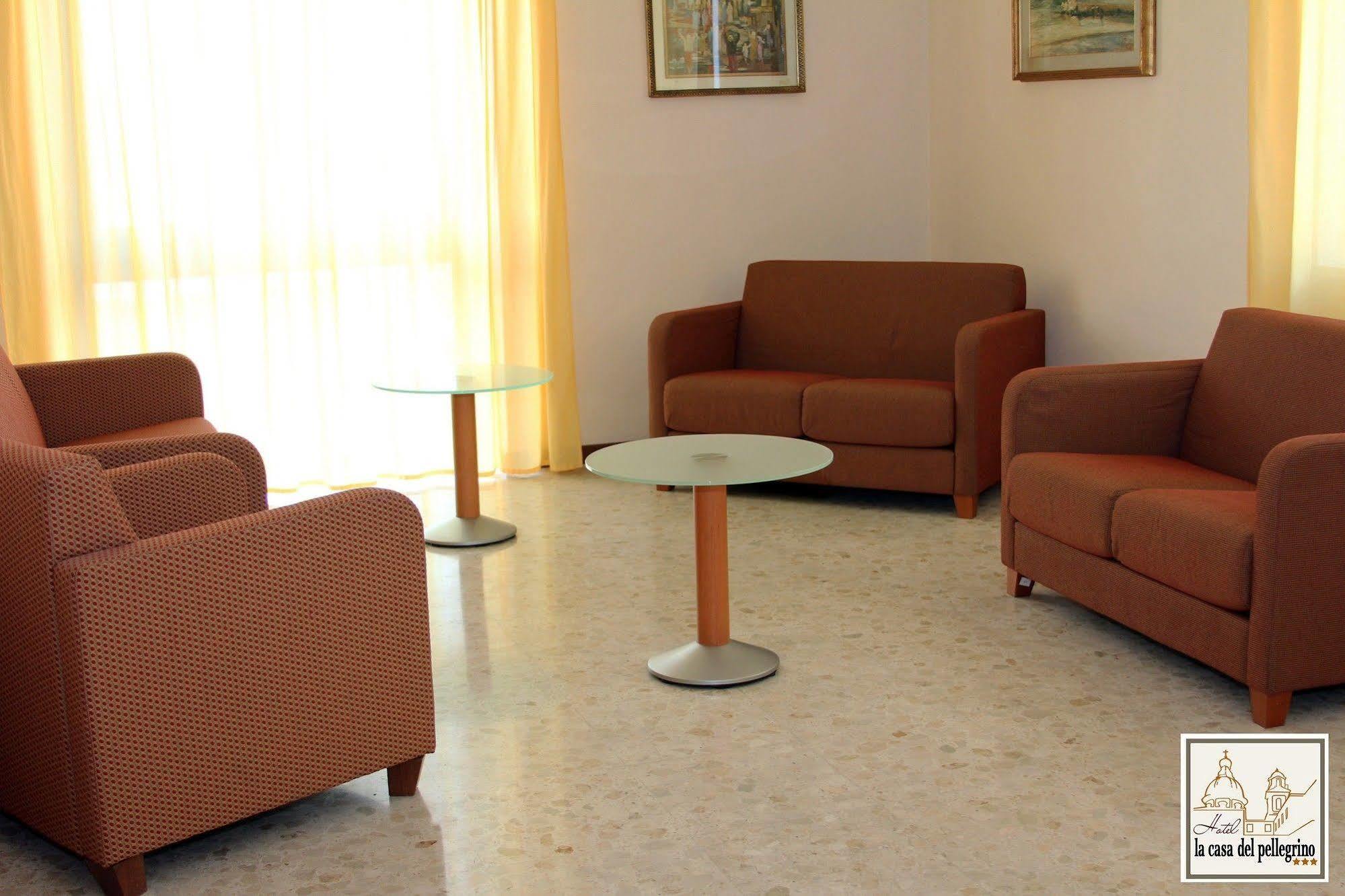 Hotel La Casa Del Pellegrino SantʼAnastasia Esterno foto