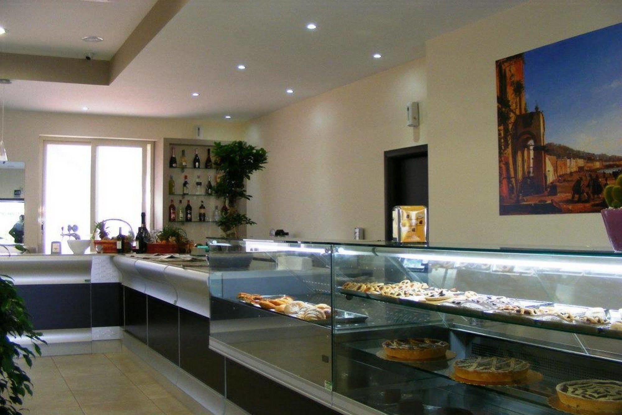 Hotel La Casa Del Pellegrino SantʼAnastasia Esterno foto