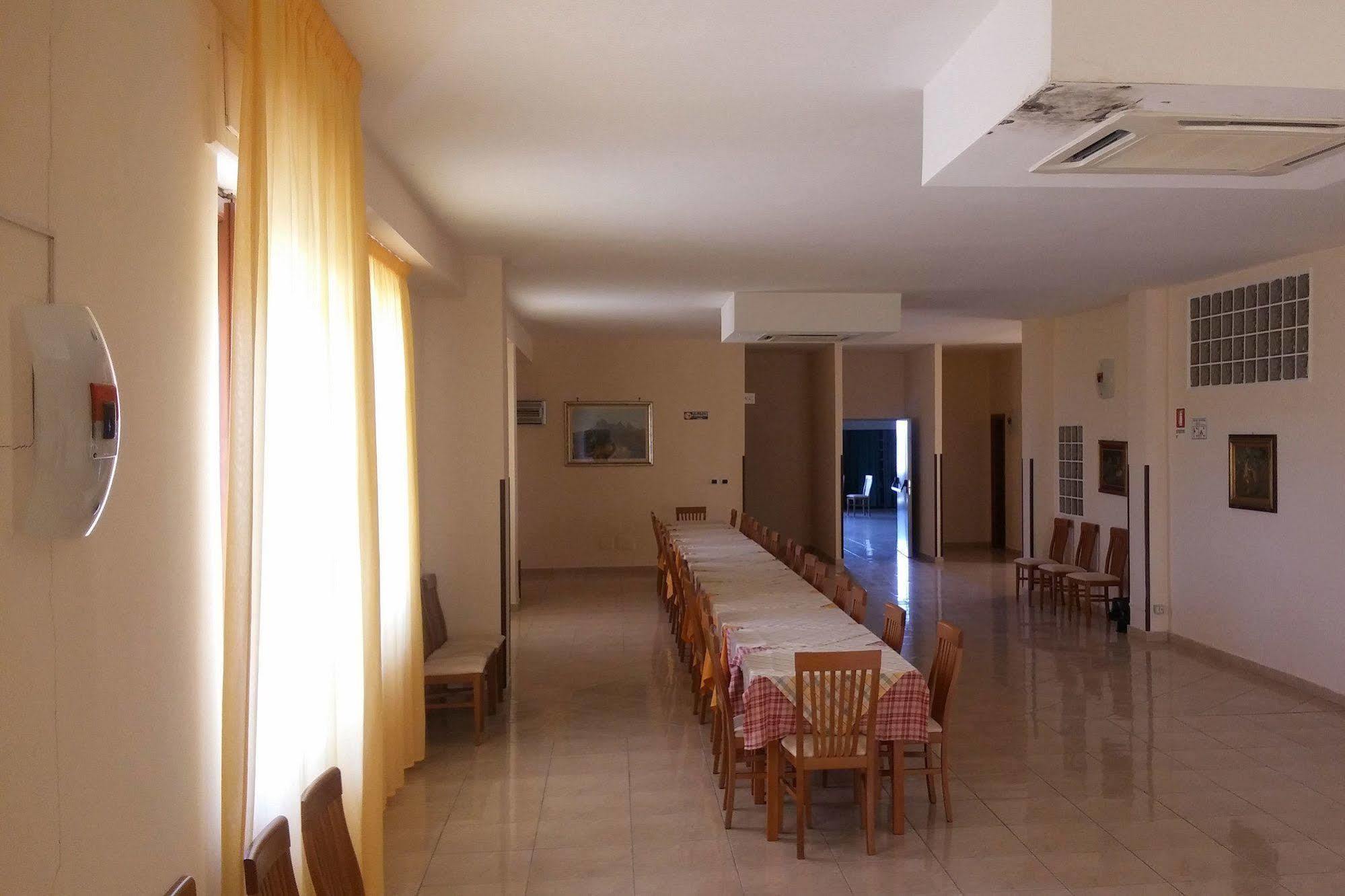 Hotel La Casa Del Pellegrino SantʼAnastasia Esterno foto