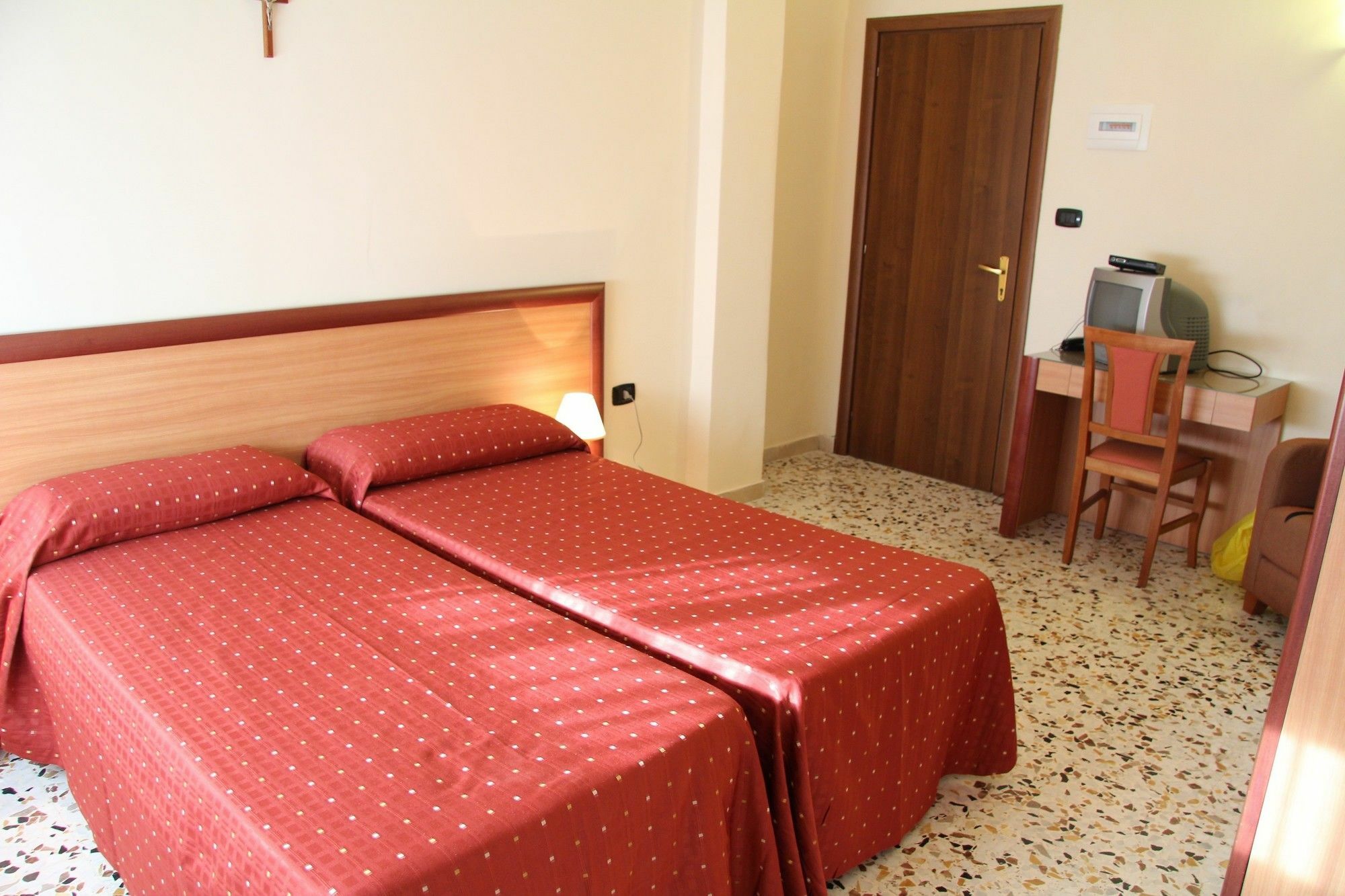 Hotel La Casa Del Pellegrino SantʼAnastasia Esterno foto